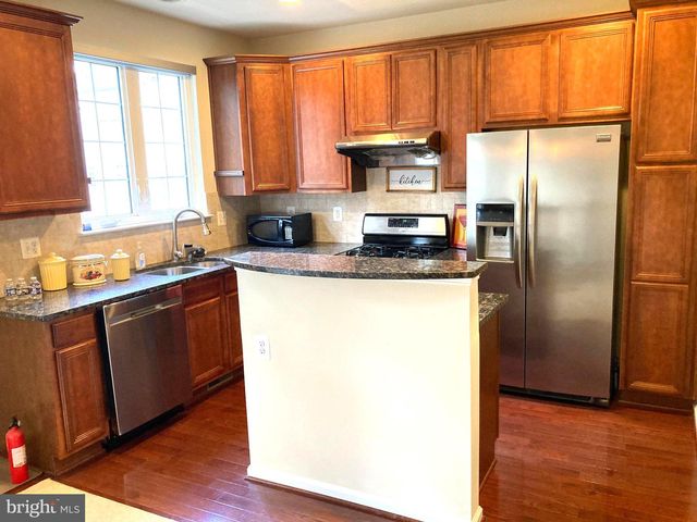 12041 OVERBRIDGE LN, Fairfax, VA 22030