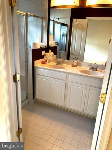 12041 OVERBRIDGE LN, Fairfax, VA 22030