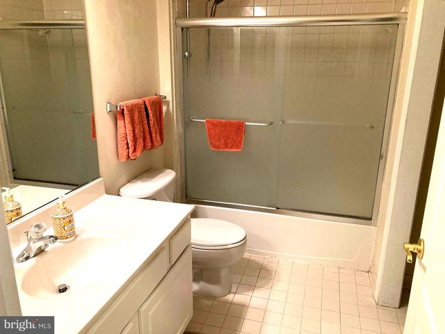 12041 OVERBRIDGE LN, Fairfax, VA 22030