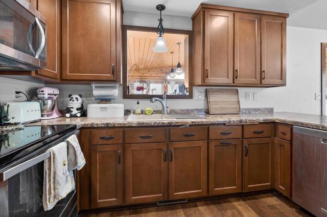 253 DESPLAINE ROAD, De Pere, WI 54115