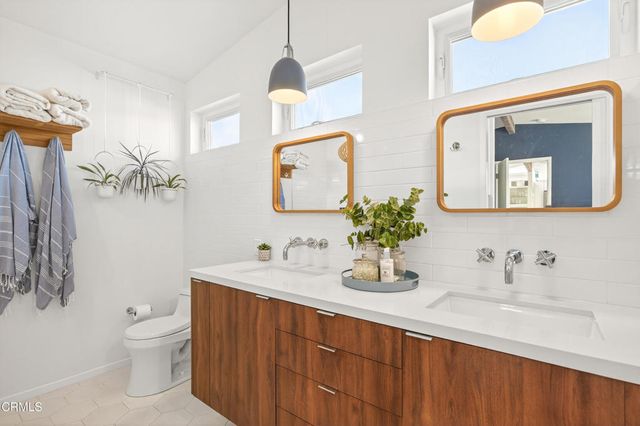 1040 Dover Lane, Ventura, CA 93001
