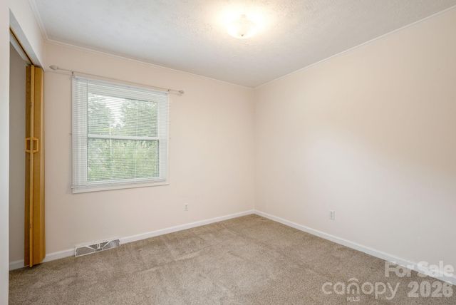 107 MAYWOOD Road, Hendersonville, NC 28792