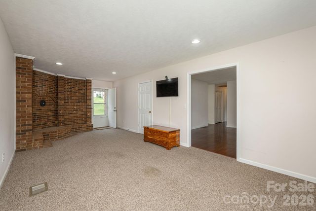 107 MAYWOOD Road, Hendersonville, NC 28792