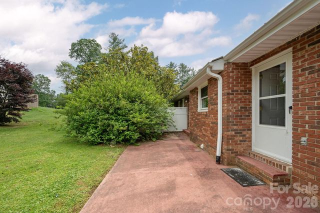 107 MAYWOOD Road, Hendersonville, NC 28792