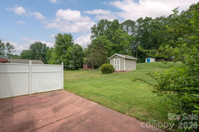 107 MAYWOOD Road, Hendersonville, NC 28792