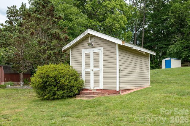 107 MAYWOOD Road, Hendersonville, NC 28792