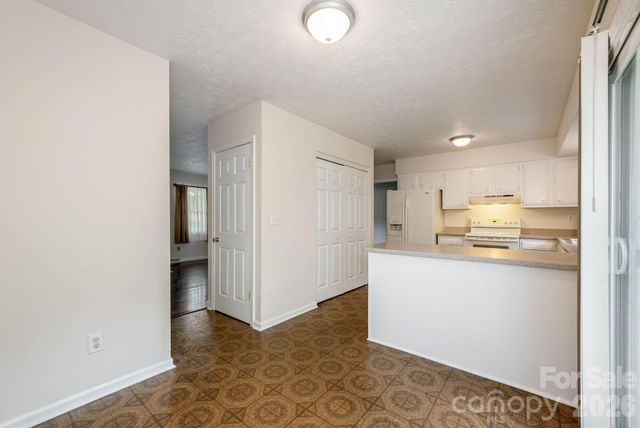 107 MAYWOOD Road, Hendersonville, NC 28792