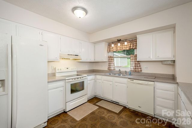 107 MAYWOOD Road, Hendersonville, NC 28792