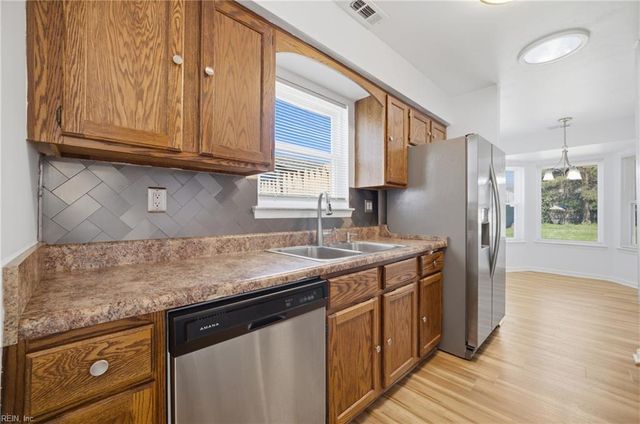 5520 Glen View DR, Virginia Beach, VA 23464