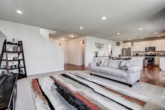 29816 Autumn Gold Drive, New Hudson, MI 48165