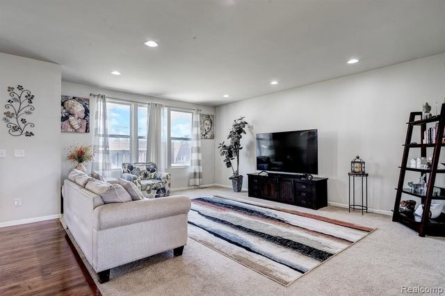 29816 Autumn Gold Drive, New Hudson, MI 48165