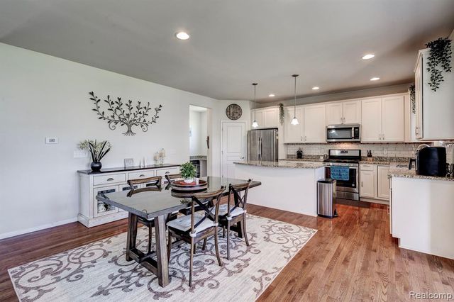 29816 Autumn Gold Drive, New Hudson, MI 48165