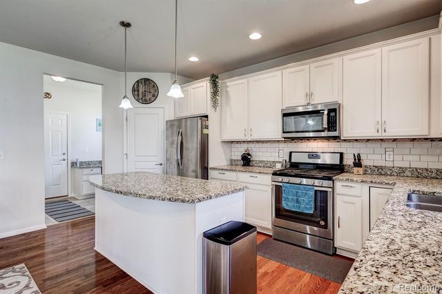 29816 Autumn Gold Drive, New Hudson, MI 48165