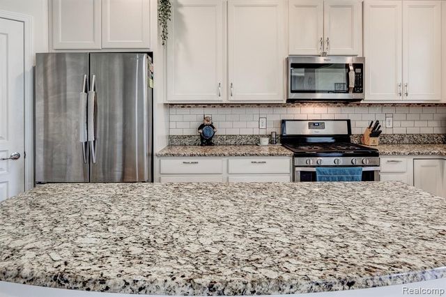 29816 Autumn Gold Drive, New Hudson, MI 48165