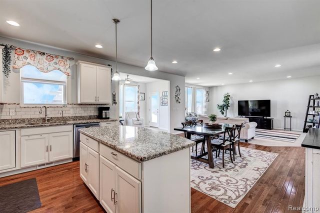 29816 Autumn Gold Drive, New Hudson, MI 48165