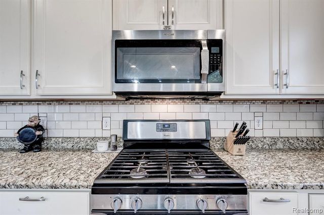 29816 Autumn Gold Drive, New Hudson, MI 48165