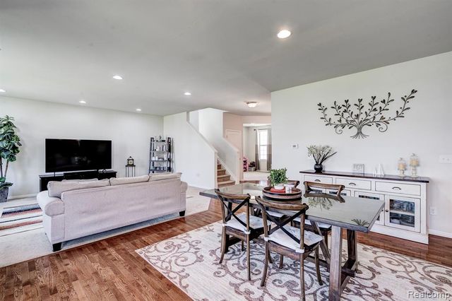 29816 Autumn Gold Drive, New Hudson, MI 48165