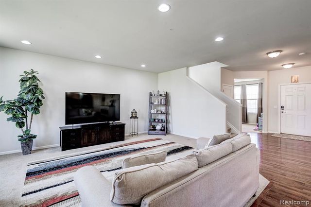 29816 Autumn Gold Drive, New Hudson, MI 48165