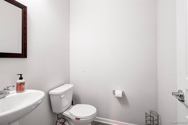 29816 Autumn Gold Drive, New Hudson, MI 48165