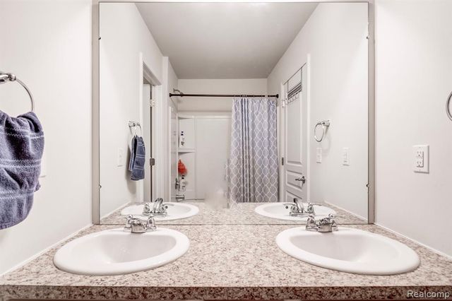 29816 Autumn Gold Drive, New Hudson, MI 48165