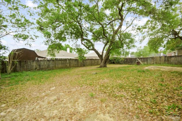 2726 Blackwood Dr, Cantonment, FL 32533