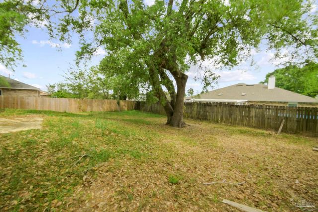 2726 Blackwood Dr, Cantonment, FL 32533