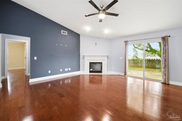 2726 Blackwood Dr, Cantonment, FL 32533