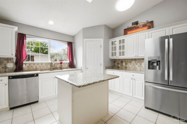 2726 Blackwood Dr, Cantonment, FL 32533