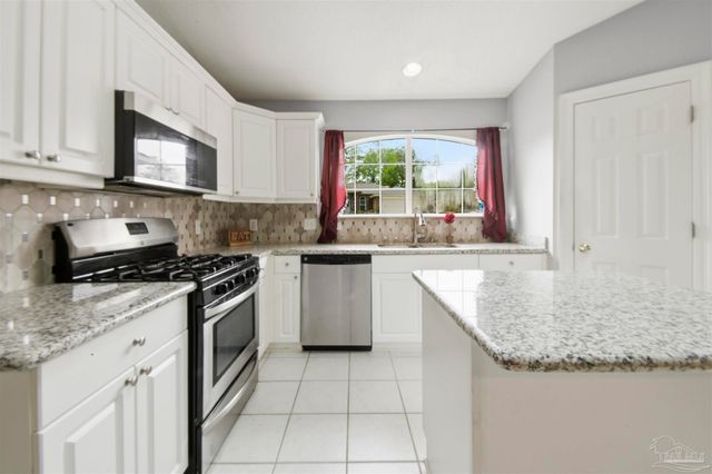 2726 Blackwood Dr, Cantonment, FL 32533