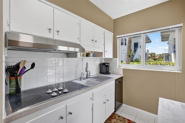 425 Bayshore Dr d-3, Fort Lauderdale, FL 33304