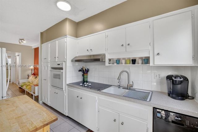 425 Bayshore Dr d-3, Fort Lauderdale, FL 33304