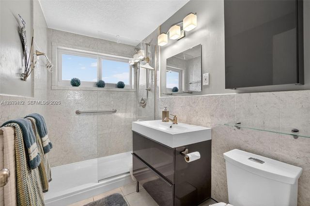425 Bayshore Dr d-3, Fort Lauderdale, FL 33304
