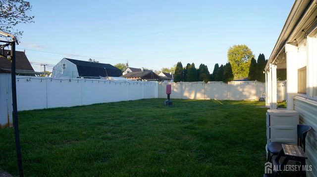 55 W Iselin Parkway, Iselin, NJ 08830