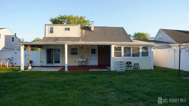 55 W Iselin Parkway, Iselin, NJ 08830