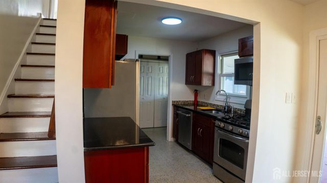 55 W Iselin Parkway, Iselin, NJ 08830