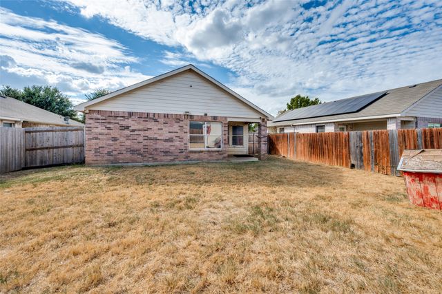 909 Honey Locust Lane, Crowley, TX 76036