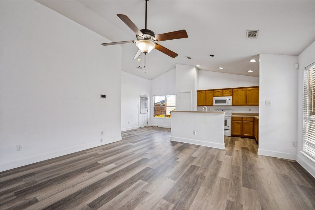909 Honey Locust Lane, Crowley, TX 76036 — photo 3