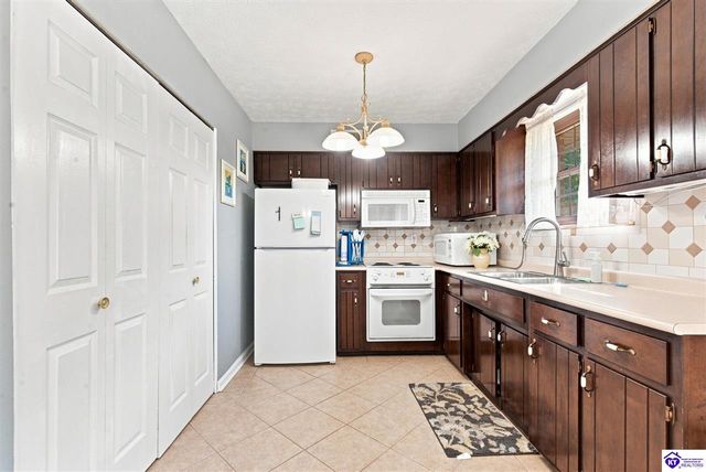 718 Carolyn Street, Radcliff, KY 40160