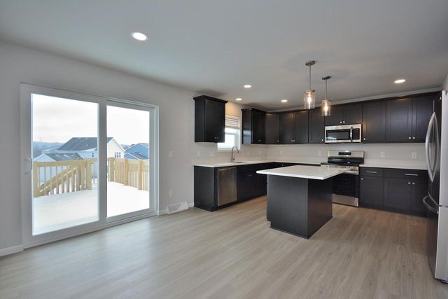 613 Standing Stone DRIVE, Waukesha, WI 53189