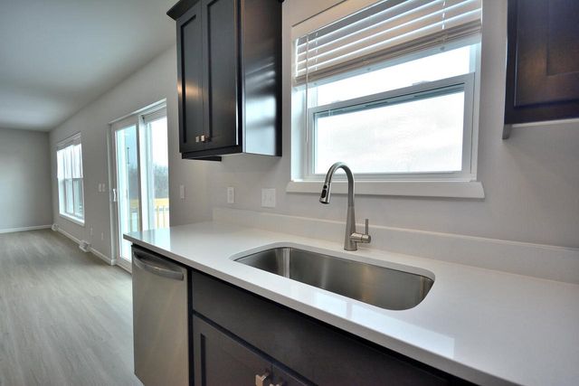 613 Standing Stone DRIVE, Waukesha, WI 53189