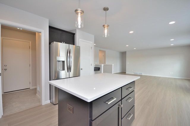 613 Standing Stone DRIVE, Waukesha, WI 53189