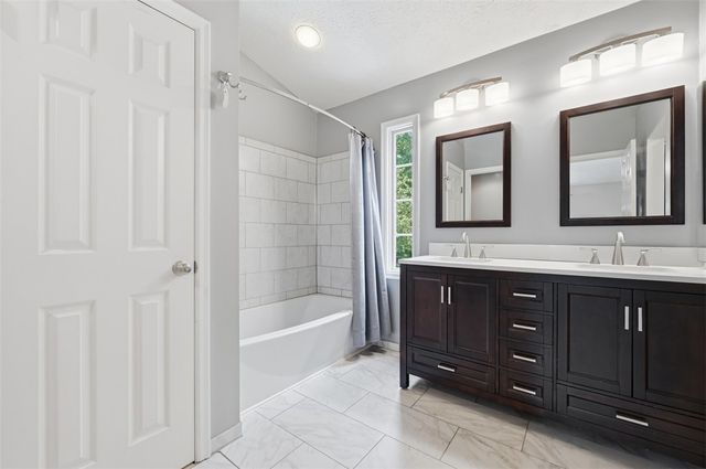 324 Haldeman Dr, Cranberry Twp, PA 16066