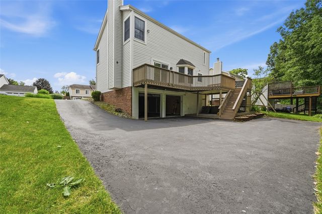 324 Haldeman Dr, Cranberry Twp, PA 16066