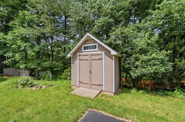 324 Haldeman Dr, Cranberry Twp, PA 16066