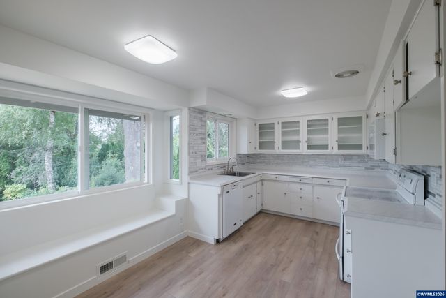 3385 Balsam Dr S, Salem, OR 97302