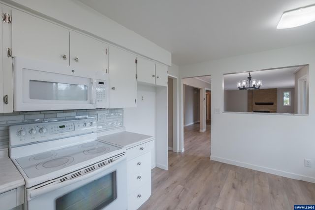 3385 Balsam Dr S, Salem, OR 97302