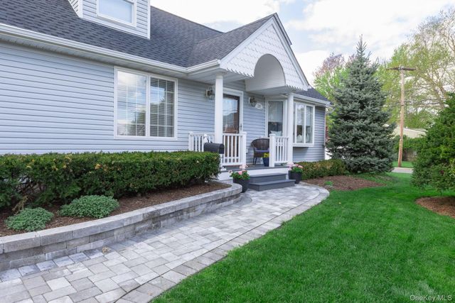 268 7th Avenue, Saint James, NY 11780
