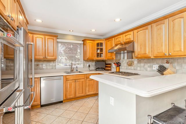 268 7th Avenue, Saint James, NY 11780