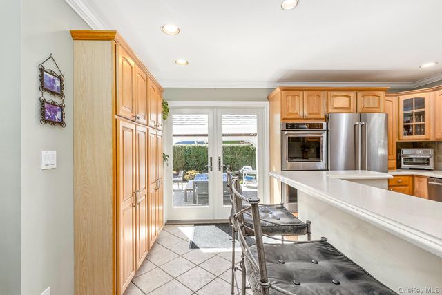 268 7th Avenue, Saint James, NY 11780