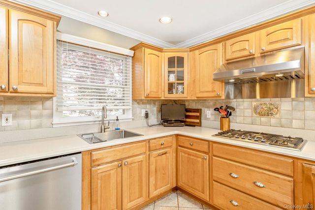 268 7th Avenue, Saint James, NY 11780